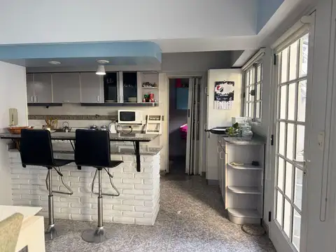 ¡Mucho más de lo que imaginás! Casa de 5 ambientes con patio, pileta y altillo.