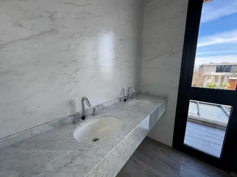Departamento en Venta con 2 cocheras