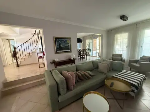 Casa en Alquiler de 4 dormitorios