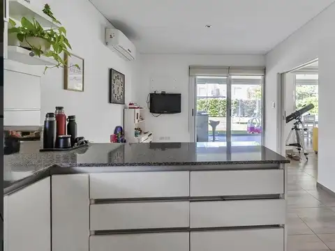 Casa en Alquiler con 1 cochera