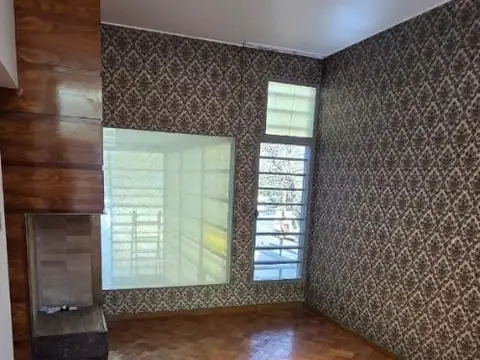 Casa en Alquiler con 2 cocheras