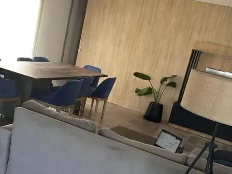 Casa en Alquiler con 3 cocheras