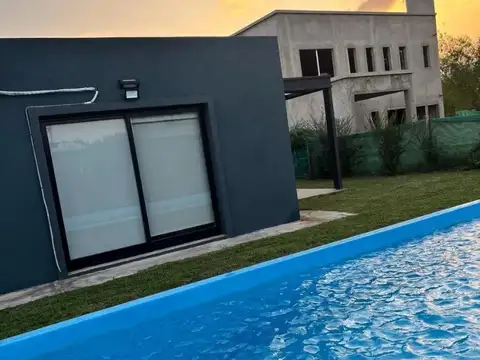 Casa en Alquiler en Loma Verde, USD 900