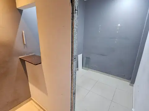 LOCAL COMERCIAL FRENTE A COLEGIO