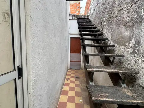 Depto Tipo Casa en Alquiler en Villa Raffo, $ 625.000