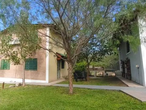 Casa 8 ambientes con 4 baños