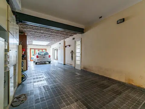Casa en Venta con 3 cocheras