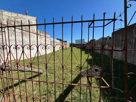 Av Fortunato De La Plaza 4500