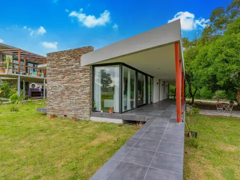 Casa estilo moderno en el barrio Cardon Miramar Links