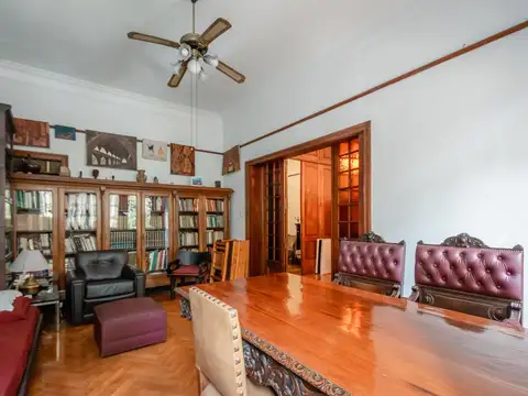 Casa 10 ambientes con 3 baños