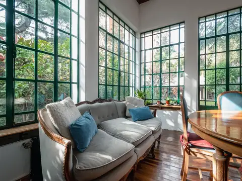 Magnífica casa estilo Inglés con parque y quincho en Coghlan! Apta uso comercial