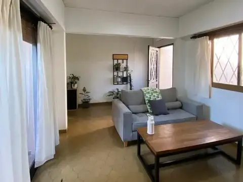 CASA LOTE PROPIO CON JARDIN PATIO