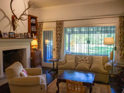 Casa 10 ambientes con 4 baños