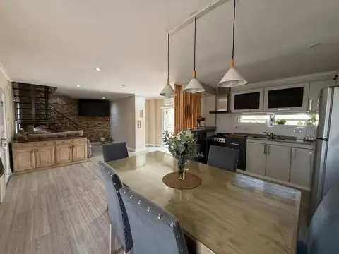 Casa 4 ambientes con 2 baños
