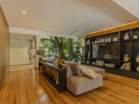 Casa en Venta con 4 cocheras