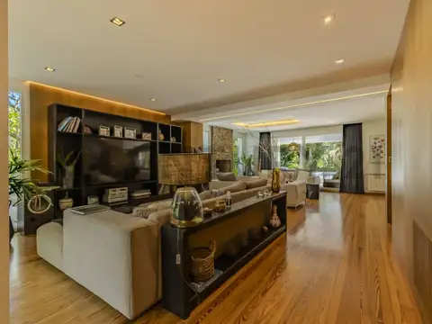 Casa 6 ambientes con 2 baños