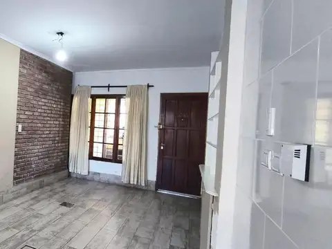 Casa en barrio Jardín Aeroparque