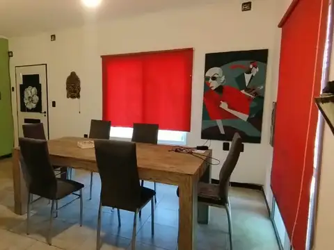 REMAX VENDE CASA CON GRAN PATIO EN COLASTINE
