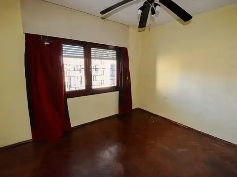 Casa 5 ambientes con 1 baño