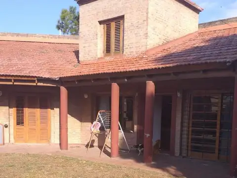 Casa en Venta con 3 cocheras
