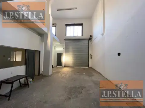 Galpón Industrial de Losa - 650 m² Cubiertos en 2 Plantas sobre Lote 10 x 33 - San Justo