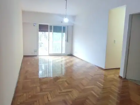 Cavassa 2700, Piso 1