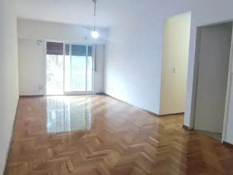 Espectacular Depto. 3 AMB inst. Con balcón, Lavadero y Cochera cubierta  CASEROS CENTRO