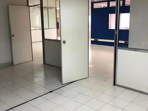 Depósito en venta - Oficinas - Baños - Flores