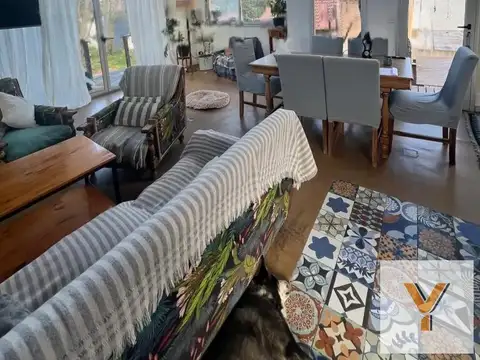 Casa 4 ambientes con 2 baños