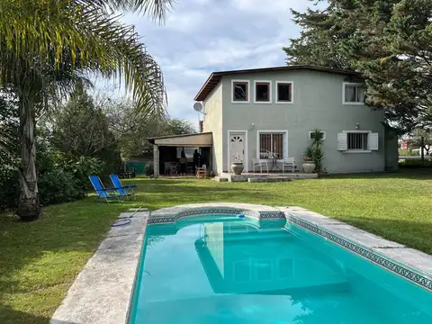 CASA EN VENTA 3 DORMITORIOS VILLA PARQUE SIQUIMAN
