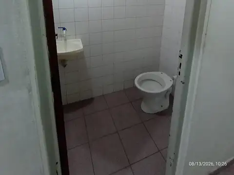 Alquiler local a metros de Crovara