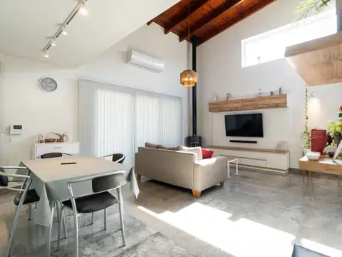 Casa 3 dormitorios con pileta en venta en Sicardi