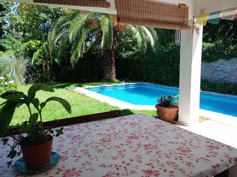 Casa en venta - 4 Dormitorios 4 Baños - San Isidro