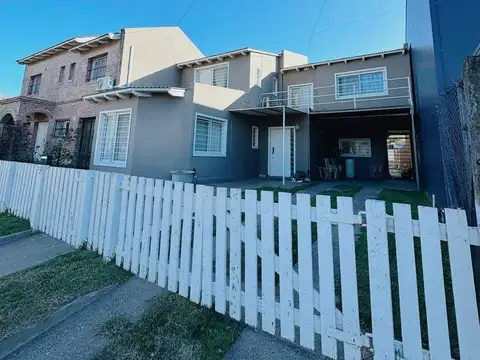 Casa en venta c/ cochera en Altos de Palihue