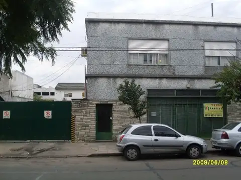 PROPIEDAD SOBRE LOTE  30M X 60M  LOCAL AL FRENTE, ENTRADA DE CAMIONES, OFICINAS, CONSULTE 