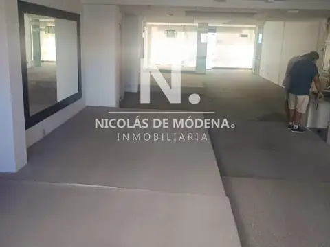 Local en Venta en Península, USD 900.000