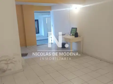 En venta local en Av Italia en Edificio Chesterfield