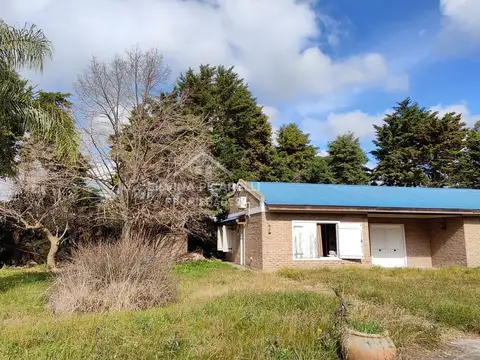 OPORTUNIDAD ! CASA CON DOS DORMITORIOS, PILETA Y QUINCHO  - 2900 METROS (4 LOTES) 100