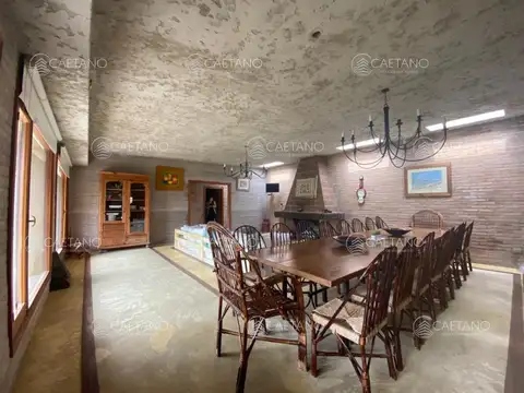 Casa 6 ambientes con 7 baños
