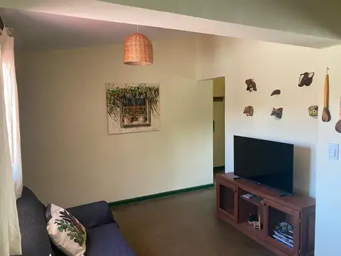 Casa 8 ambientes con 2 baños