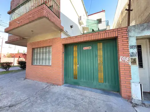 PH de 3 ambientes con patio y cochera