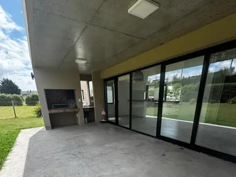 Casa en alquiler - 2 Dormitorios 3 Baños - Mar del Plata