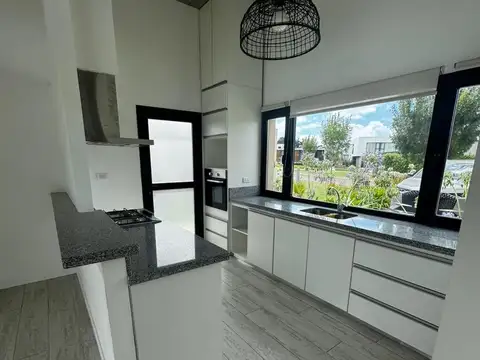 Casa 3 ambientes con 3 baños