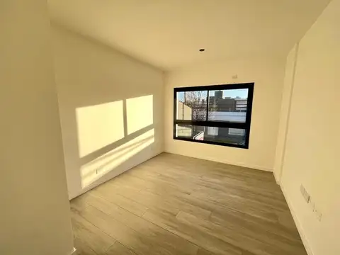 CASA MINIMALISTA RECLADA A NUEVO