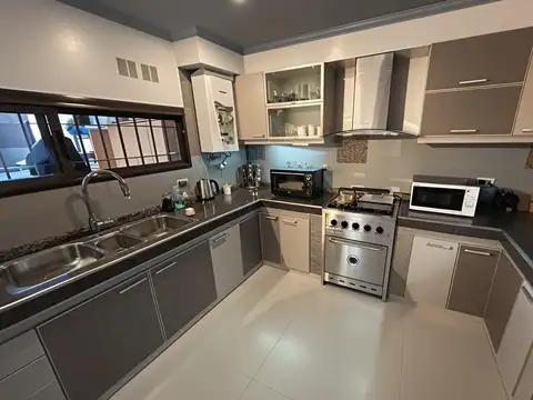 Depto Tipo Casa 3 ambientes con 2 baños