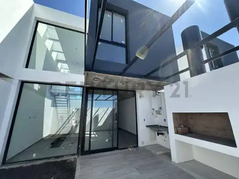 SIN CALLE 100, Piso 0