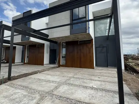 VENTA DUPLEX 2 DORMITORIOS BRISAS DE MANANTIALES A ESTRENAR