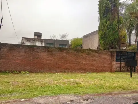 Imperdible Lote con Mejoras en José C Paz!