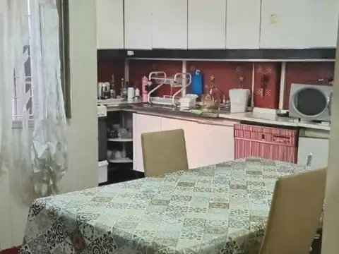 Departamento 6 ambientes con 2 baños