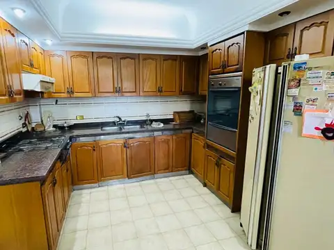 Casa 6 ambientes con 3 baños